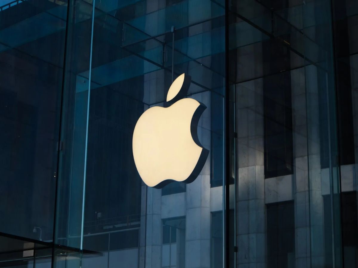 Ahead of iPhone 17 Launch, Apple Pushes Suppliers to Replace Workers with Robots — What It Means for India